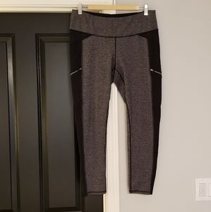 Athleta Contrast Ankle Leggings Size L